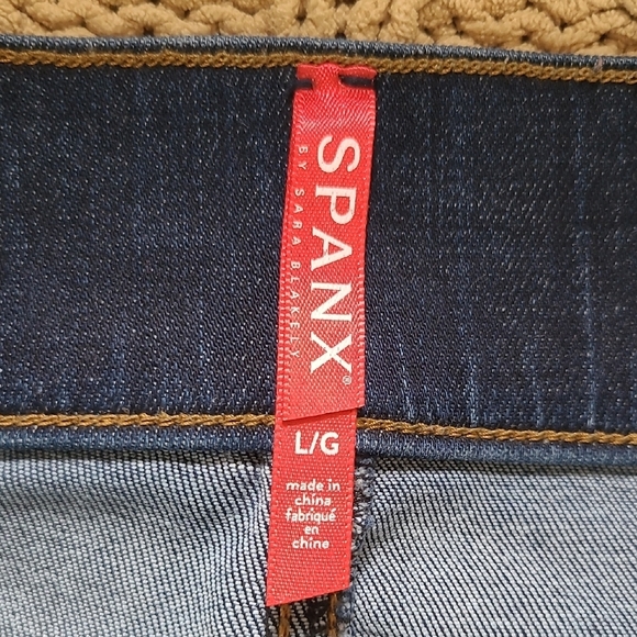 Spanx Two-Tone Raw Hem Cropped Flare Jeans - Size L - Picture 7 of 10